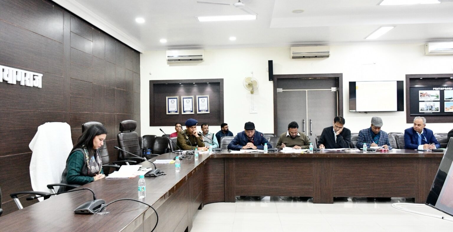 यातायात निमयों का उल्लंघन करने वालो के विरूद्ध करें कड़ी कार्यवाही : मण्डलायुक्त