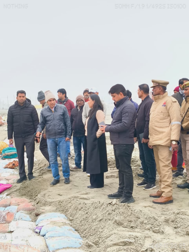 मंडलायुक्त ने माघ मेला के स्नान घाटों एवं व्यवस्थाओं का लिया जायजा web.whatsapp 13 2