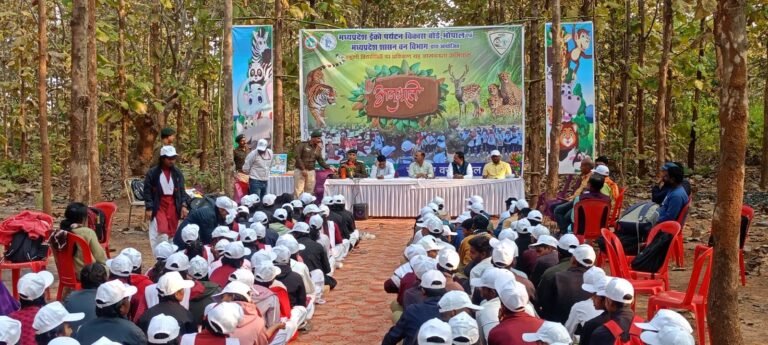 अनुभूति कार्यक्रम में छात्र-छात्राओं को वन्य प्राणी सुरक्षा की दिलाई शपथ