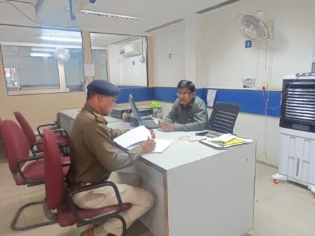 रायपुर: पुलिस ने बैंक सुरक्षा व्यवस्था का लिया जायजा, दिए कड़े निर्देश 6da26512 9a1c 4950 a452 bbb8579613f1