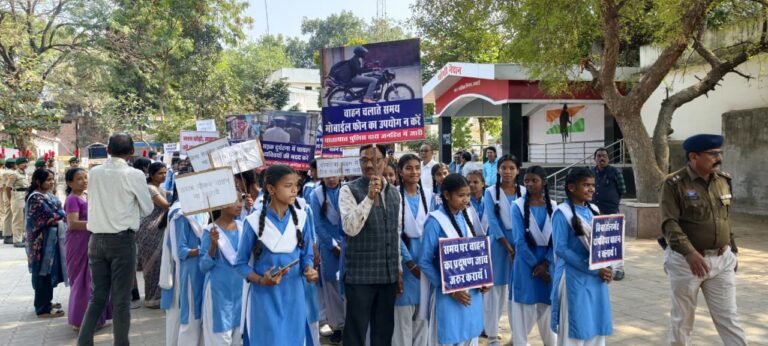 सड़क सुरक्षा माह के दूसरे दिन भव्य हेलमेट जागरूकता रैली, एसपी ने दिखाई हरी झंडी