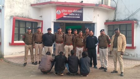 उमरिया पुलिस की कार्यवाहीः थाना नौरोजाबाद ने 04 आरोपियों के विरूद्ध कार्यवाही करते हुये कुल 336 नग शीशी नशीली सिरप (मादक पदार्थ) की जप्त bbfc7c33 c4f6 4eae 8eda 55cc0efc7f6d