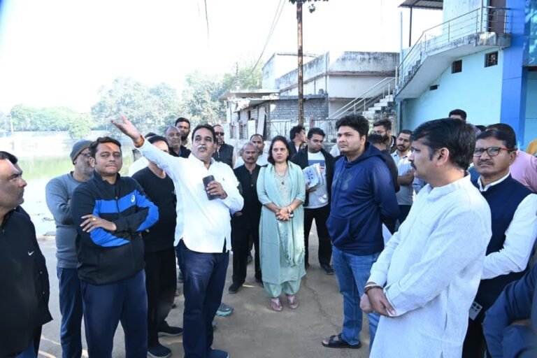कर्बला तालाब सौंदर्यीकरण में लापरवाही पर भड़के विधायक राजेश मूणत, अधिकारियों को लगाई कड़ी फटकार