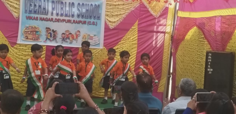 विराज पब्लिक स्कूल में गणतंत्र दिवस की धूम: देशभक्ति के रंग में रंगे नन्हे मुन्हें