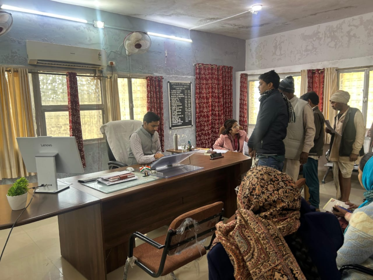 जनसुनवाई में गूंजा चंदेरी के नया बस स्टेंड के पास लोगो ने किया शासकीय भूमि पर अतिक्रमण का मामला , प्रशासनिक अधिकारियों से की नगरवासियों ने कार्यवाही की मांग