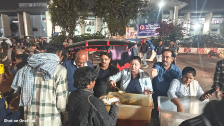 16 वर्षों से अनवरत सेवा: रेलवे स्टेशन हनुमान मंदिर में कुबेर राठी द्वारा विशाल भंडारा आयोजित web.whatsapp 2026 01 10T184255.294