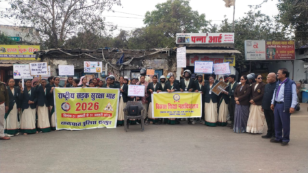 सड़क सुरक्षा माह: रायपुर में स्काउट गाइड और एनएसएस के छात्रों ने संभाली कमान, रैली निकाल दिया सुरक्षित ड्राइविंग का संदेश web.whatsapp 2026 01 10T184301.915
