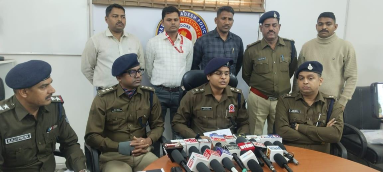 फिल्मी स्टाइल में सर्राफा व्यापारी के साथ सोने की ठगी करने वाले 03 गिरफ्तार 1पकड़ से बाहर