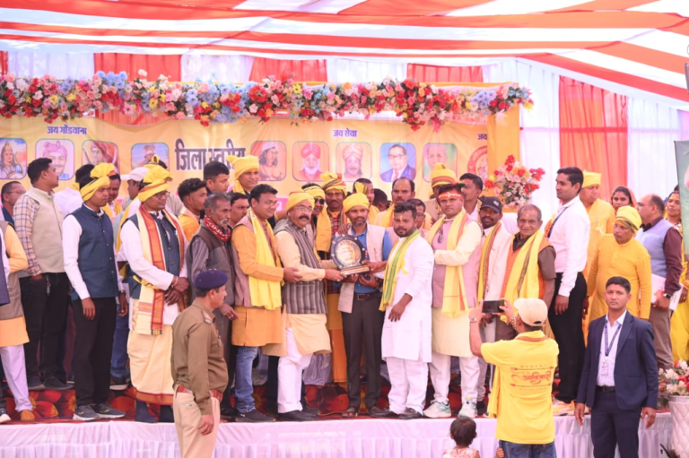 डिप्टी सीएम अरुण साव ने लोरमी के परसवारा में महारानी दुर्गावती की प्रतिमा का किया अनावरण