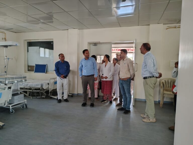 कलेक्टर आशीष तिवारी ने बहोरीबंद अस्पताल एवं शासकीय कार्यालयों का किया औचक निरीक्षण WhatsApp Image 2026 02 26 at 20.13.41