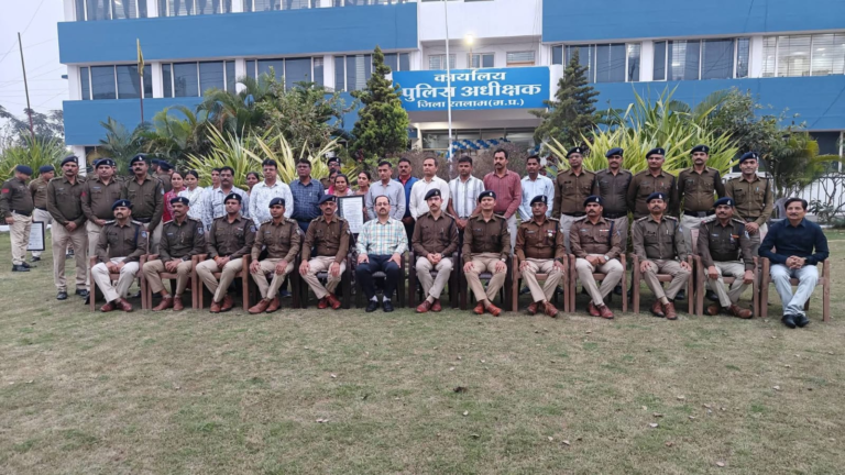 रतलाम पुलिस अधीक्षक कार्यालय, 02 एसडीओपी ऑफिस, पुलिस लाइन एवं 05 थानों को मिला ISO (आईएसओ) प्रमाण पत्र