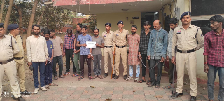 रायपुर पुलिस का ‘ऑपरेशन वारंट’: नॉर्थ जोन में आधी रात दबिश, 152 अपराधी गिरफ्तार