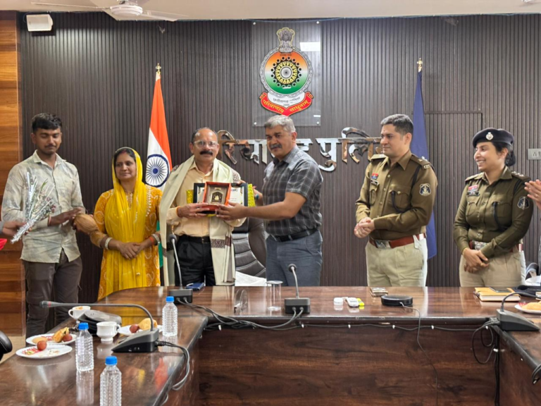 गरियाबं पुलिस परिवार के द्वारा सेवानिवृत्त श्री गोपाल राम साहू जी सहायक उप निरीक्षक को ससम्मान दी गई विदाई। web.whatsapp 2026 02 28T153110.558