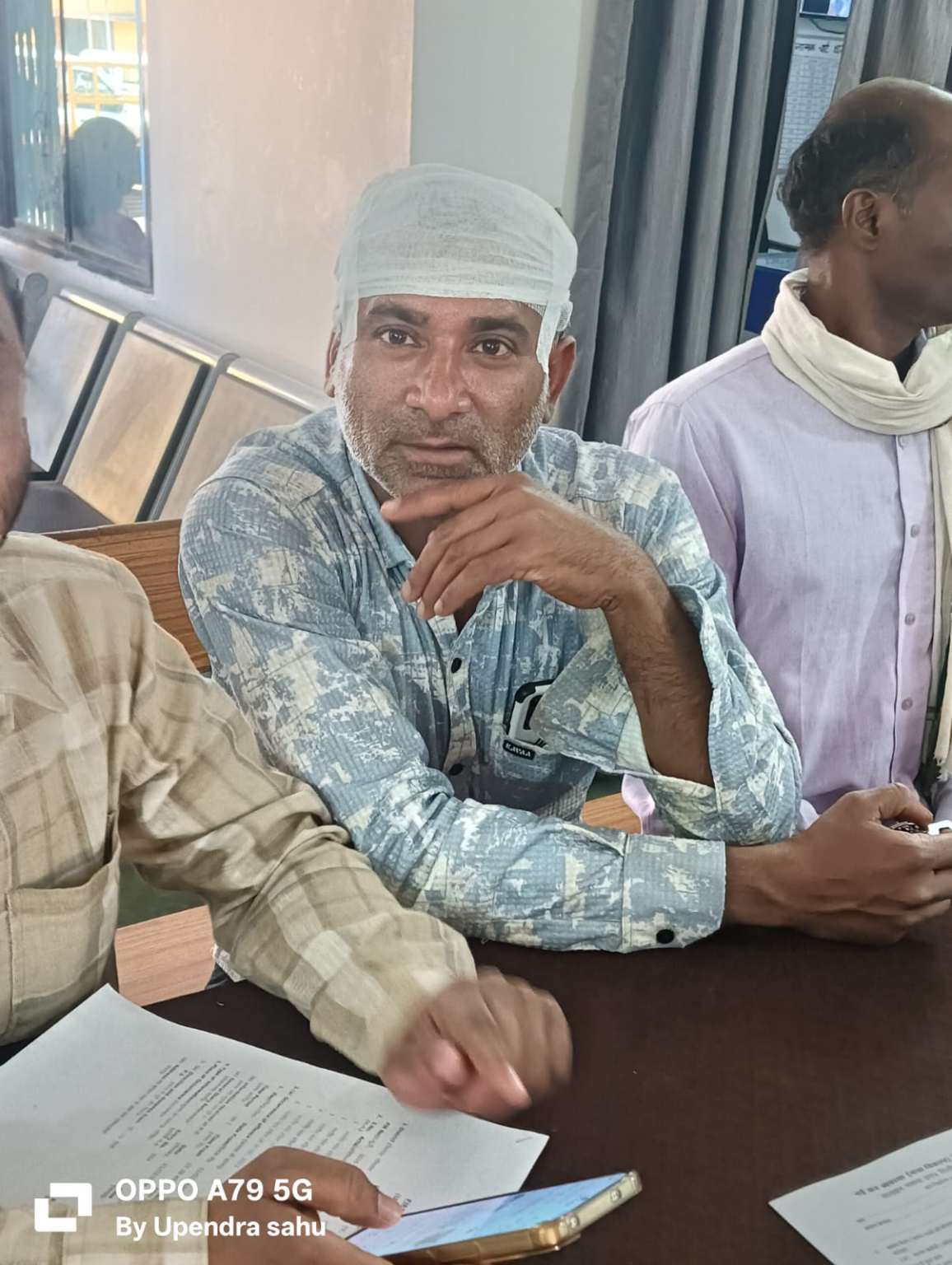 दुतकैया में आरिफ खान की गुंडागर्दी से आक्रोश: पांच युवकों पर जानलेवा हमला, गांव में तनाव web.whatsapp 56