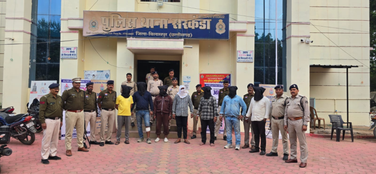 बिलासपुर: सरकंडा थाना क्षेत्र के राजकिशोर नगर में महालक्ष्मी ज्वेलर्स के संचालक संतोष तिवारी से हुई 3.35 करोड़ रुपये की लूट मामले में पुलिस ने नया मोड़ सामने लाया है।