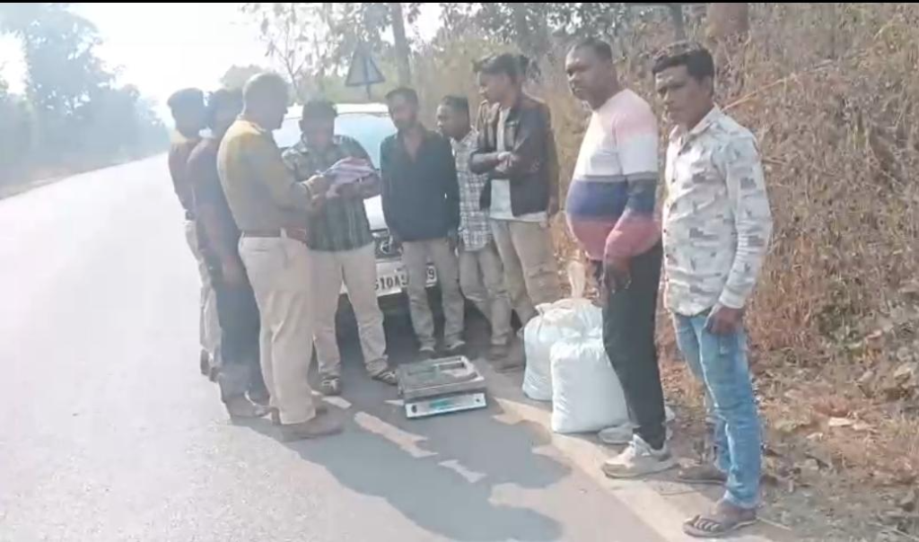 महासमुंद पुलिस की बड़ी सफलता: ओडिशा से रायपुर जा रही गांजे की खेप पकड़ी, मुख्य खरीदार समेत 5 गिरफ्तार web.whatsapp 68