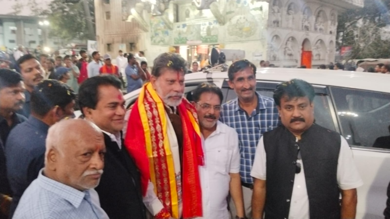 आस्था और सेवा का संगम: रेलवे स्टेशन नर्मदापारा के संकटमोचन हनुमान मंदिर में किरण सिंहदेव ने की पूजा-अर्चना, वितरित किया भंडारे का प्रसाद