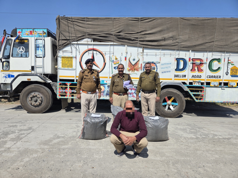 दलौदा पुलिस ने ट्रक में से किराना सामान के नीचे छुपाकर ले जा रहे डोडाचुरा के साथ एक आरोपी को किया गिरफ्तार