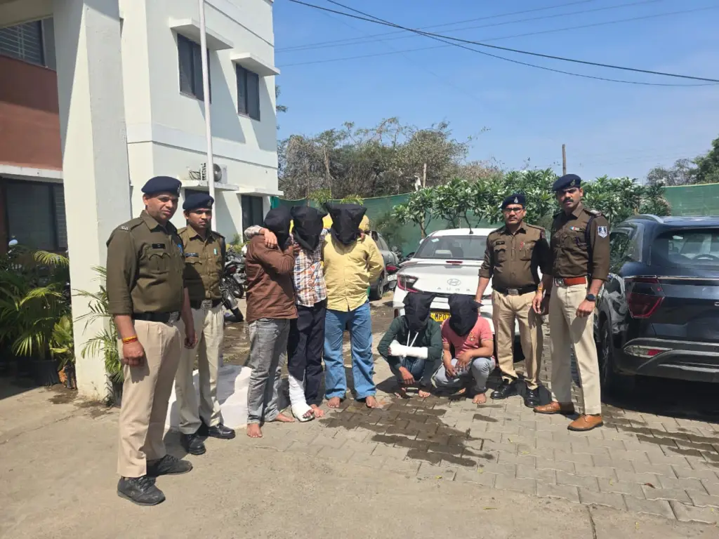 अपहरण एवं लूट का चंद घंटों में खुलासा करते हुए पांच शातिर बदमाश पुलिस की गिरफ्त में web.whatsapp 84