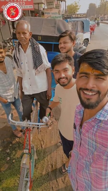 रामसेतु चौक समिति ने दी पीड़ित को आर्थिक सहायता 44d39e73 0e5c 43ca 909b 1cb958540055