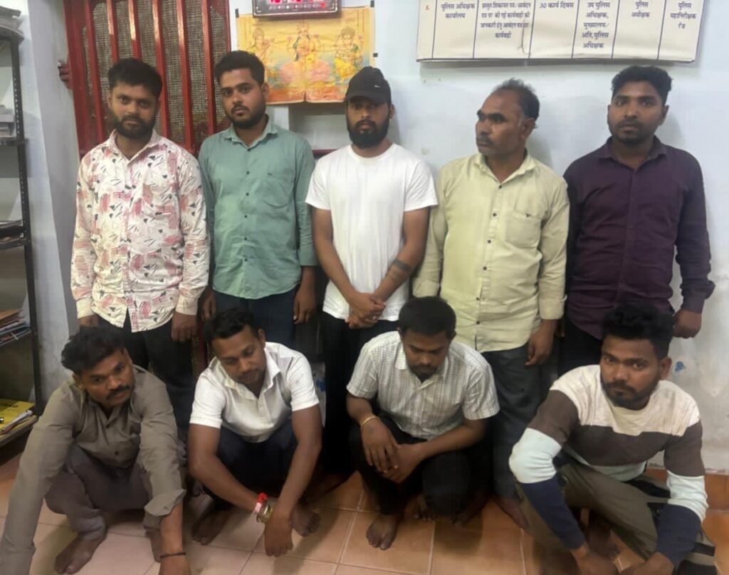 धमतरी पुलिस की बड़ी कार्रवाई: आमदी शराब दुकान के पीछे जुआ खेलते 09 आरोपी गिरफ्तार 5c0c1997 f5c4 44b7 bd00 018a93492ff0