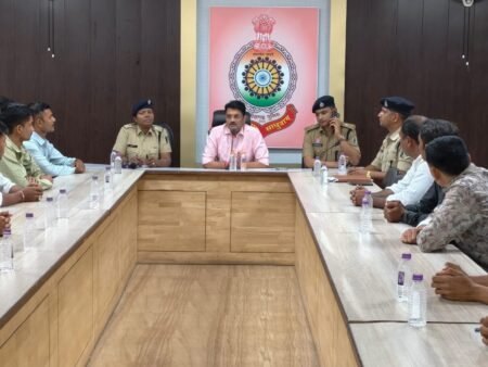 बिलासपुर पुलिस के साथ गुजरात पुलिस का 20 दिवसीय आदान-प्रदान कार्यक्रम शुरू! 5e997b3d f714 43aa bbc2 1478ab9475aa