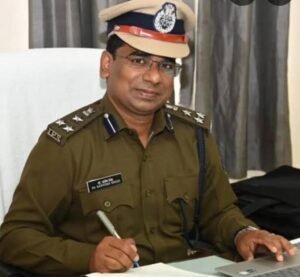 रायपुर/नई दिल्ली: छत्तीसगढ़ कैडर के प्रखर और विजनरी आईपीएस अधिकारी संतोष सिंह अब राष्ट्रीय स्तर पर अपनी सेवाएं देंगे। WhatsApp Image 2026 03 16 at 16.19.36