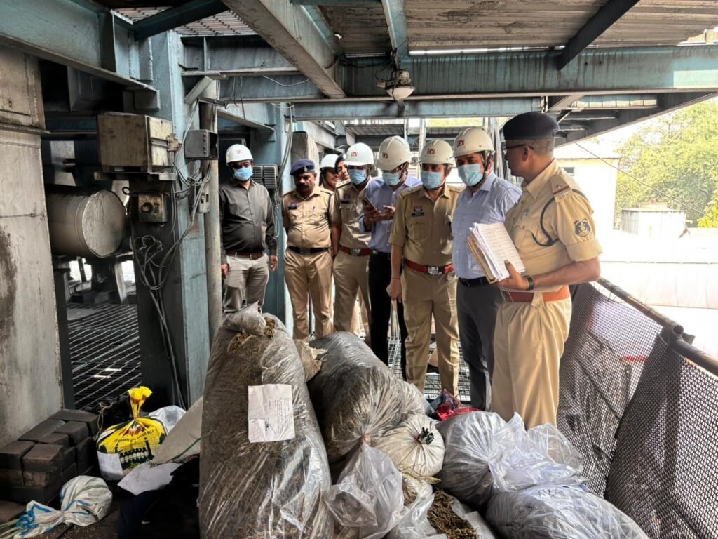 गरियाबंद पुलिस की बड़ी कार्यवाही 34 प्रकरणों में 560.680 किलो से अधिक मादक पदार्थ गांजा और 190 नशीली टेबलेट का कराया गया, नष्टीकरण। WhatsApp Image 2026 03 16 at 18.48.56 2