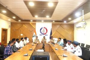 कांकेर पुलिस की बस संचालकों को दोटूक: यातायात नियमों की अनदेखी पर होगी जेल और रद्द होंगे लाइसेंस WhatsApp Image 2026 03 25 at 16.29.43