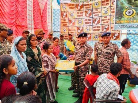 चौकी बिन्द्रानवागढ़ जिला गरियाबंद के अंतर्गत जी/65 बटालियन सी.आर.पी.एफ. के द्वारा सिविक एक्शन का किया गया आयोजन। WhatsApp Image 2026 03 26 at 09.58.01 1