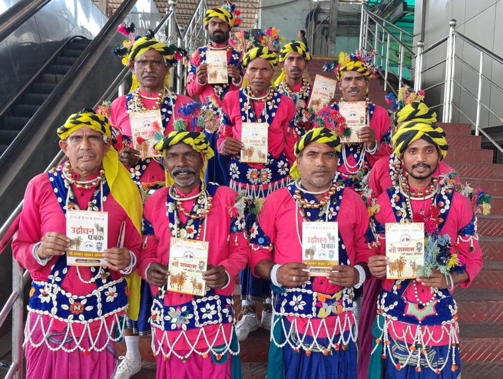 “छत्तीसगढ़ में ‘गो सम्मान आह्वान अभियान’ को मिल रहा जन-जन का साथ” WhatsApp Image 2026 03 27 at 18.24.29 1