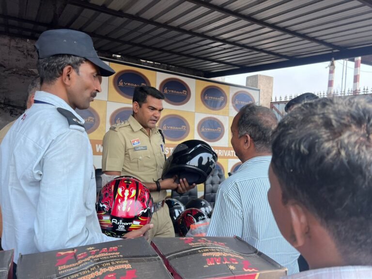 सुरक्षा का ‘कवच’ लेकर उतरी खरसिया पुलिस: रामनवमी पर एसएसपी के संकल्प ने पेश की मिसाल WhatsApp Image 2026 03 28 at 13.35.22 1