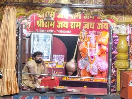 सर्व धर्म हनुमान मंदिर में अटूट आस्था का ‘महाभंडारा’, 2009 से अनवरत जारी है समाजसेवी कुबेर राठी का सेवा का संकल्प WhatsApp Image 2026 03 29 at 16.09.49