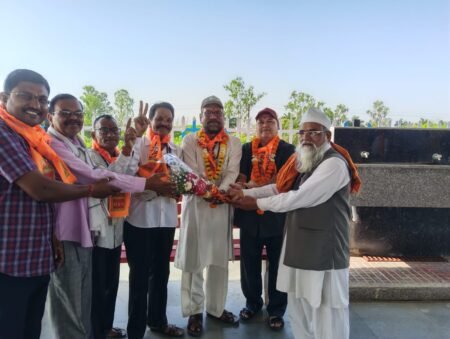 मथुरा काशी अयोध्या के लिए रवाना हुए कौमी एकता कमेटी के पदाधिकारी WhatsApp Image 2026 03 30 at 10.54.20