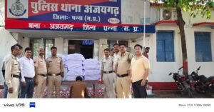 अजयगढ़ थाना प्रभारी ने अवैध शराब परिवहन करने वाले आरोपियों को पकड़ा WhatsApp Image 2026 03 30 at 18.19.20