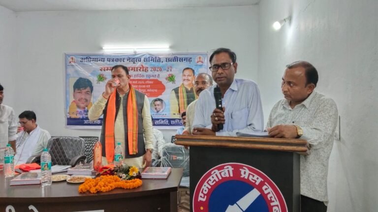 पत्रकार भवन चैनपुर में अधिमान्य पत्रकार नेतृत्व समिति द्वारा भव्य सम्मान समारोह, पत्रकारों की एकता और भूमिका पर हुआ मंथन b67bc20b b372 45f9 a354 3776b6698db0