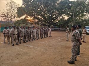 गरियाबंद पुलिस की सुरक्षा व्यवस्था चाक-चौबंद, होली त्योहार के मद्देनजर शांति और कानून व्यवस्था बनाए रखने के लिए जिले भर में निकाला गया फ्लैग मार्च। f1e82d6a fa96 48d0 8e01 99ec04756dd3