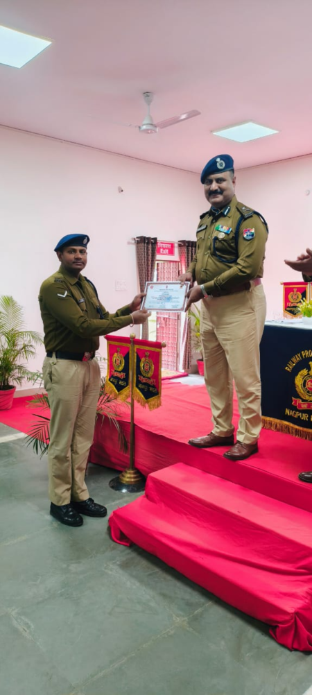 दक्षिण पूर्व मध्य रेलवे, महानिरीक्षक सह प्रधान आयुक्त, रेलवे सुरक्षा बल बिलासपुर के श्री मुनव्वर खुर्शीद का नागपुर मंडल दौरा निरीक्षण, उद्घाटन एवं सुरक्षा सम्मेलन का आयोजन संपन्न web.whatsapp 2026 03 02T165937.912