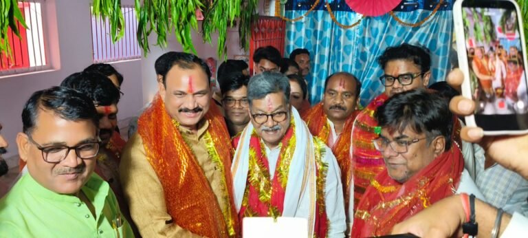 काम ऐसा कि ‘विपक्ष’ भी हो गया कायल: नेता प्रतिपक्ष डॉ. चरणदास महंत ने की स्वास्थ्य मंत्री श्यामबिहारी जायसवाल के समर्पण की मुक्तकंठ प्रशंसा WhatsApp Image 2026 04 01 at 09.39.07