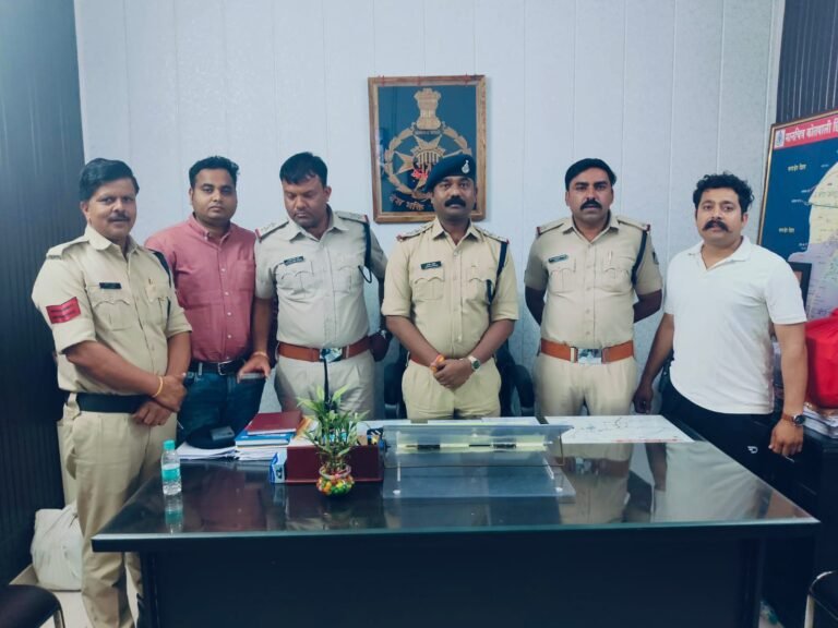 छिंदवाड़ा मानसरोवर सीसा हाउस में कोतवाली पुलिस की रेड, प्रतिबंधित इलेक्ट्रिक वेब सिगरेट बेचते हुए दुकानदार गिरफ्तार, WhatsApp Image 2026 04 04 at 21.13.59