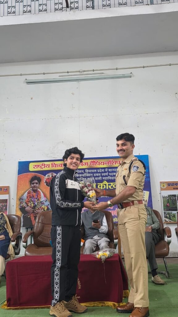 सिवनी की बेटी अनुप्रिया कौरव ने राष्ट्रीय स्तर पर जीता सिल्वर मेडल, महाविद्यालय में हुआ सम्मान WhatsApp Image 2026 04 05 at 12.18.53 1