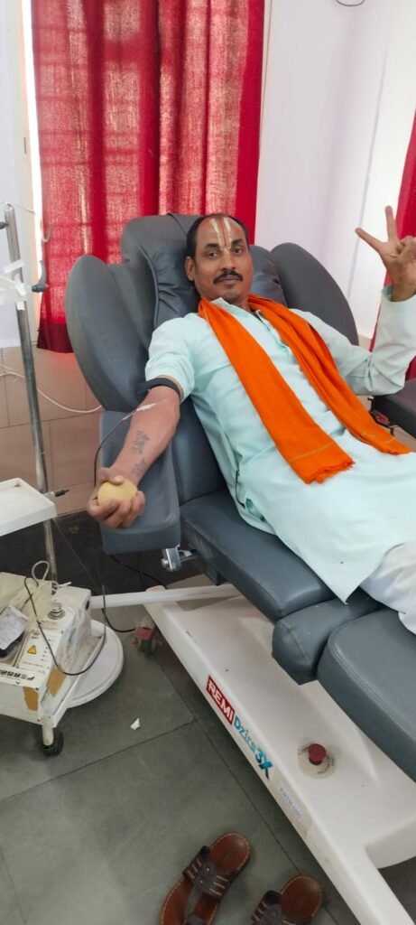 37वीं बार रक्तदान कर श्रीकांत गुप्ता बने मानवता की मिसाल WhatsApp Image 2026 04 06 at 7.16.40 PM
