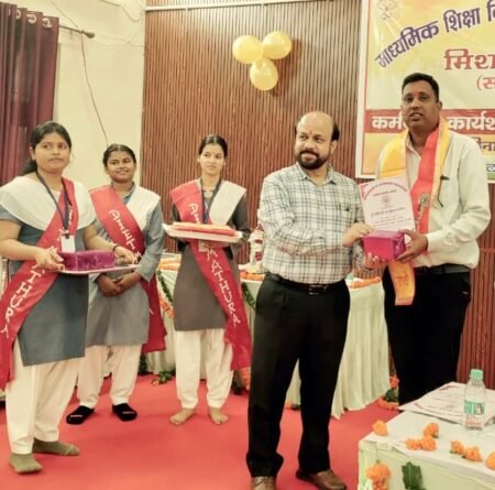 मथुरा में जे डी आगरा ने अश्वनी जैन के साथ डॉ संजीव यादव, दिनेश चाहर एवं सोनम सेठ को किया सम्मानित WhatsApp Image 2026 04 07 at 09.04.02 1