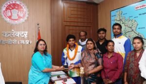 डिंडौरी की बेटी चाँदनी नरेती का दमदार प्रदर्शन, राष्ट्रीय स्तर तक लहराया परचम WhatsApp Image 2026 04 07 at 11.44.29 1