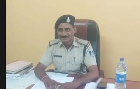 कटनी/बहोरीबंद: बहोरीबंद थाना में प्रशासनिक फेरबदल के बाद रविवार को नवागत थाना प्रभारी विजय विश्वकर्मा ने पदभार ग्रहण कर लिया। WhatsApp Image 2026 04 07 at 21.16.39