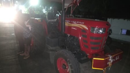 फ्लाईओवर के पास अवैध रेत से भरा ट्रैक्टर जब्त, पुलिस की सख्त कार्रवाई WhatsApp Image 2026 04 09 at 22.15.46