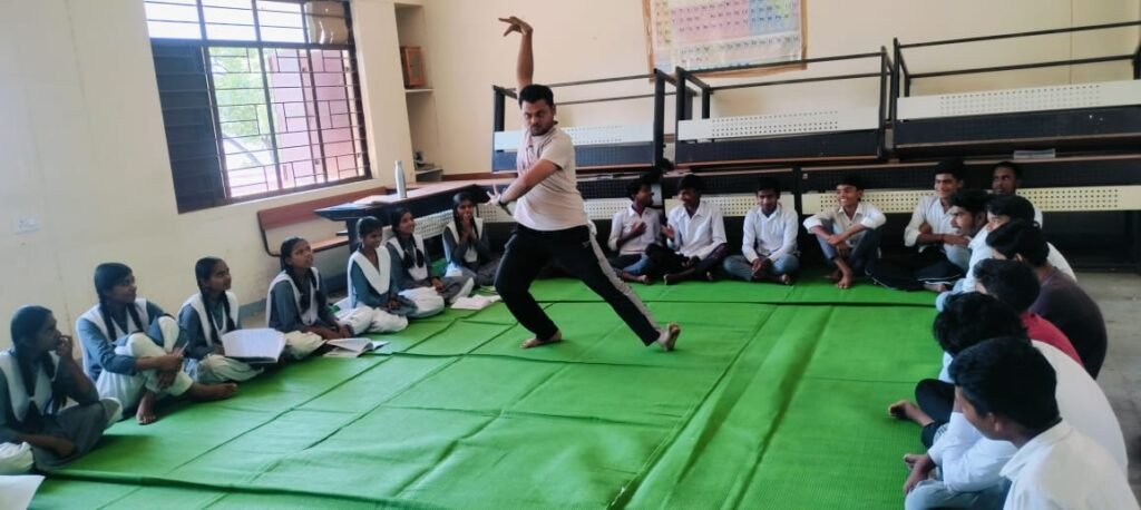 शहडोल में 25 दिवसीय बाल सह युवा नाट्य कार्यशाला का सफल आयोजन WhatsApp Image 2026 04 11 at 14.37.01