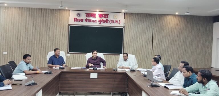 जिला पंचायत सीईओ ने ली पीएम सूर्यघर योजना के संबंध में समीक्षा बैठक WhatsApp Image 2026 04 15 at 18.03.50 1