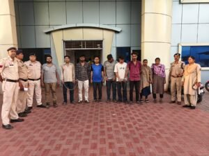 दुर्ग पुलिस का सायबर ठगी पर प्रहार: 11 आरोपी गिरफ्तार, 1.88 करोड़ के अवैध लेनदेन का खुलासा WhatsApp Image 2026 04 16 at 20.22.17