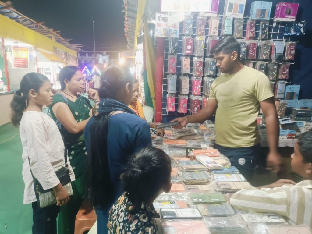गरियाबंद नगर में इन दिनों भीषण गर्मी के बीच बच्चों एवं परिवारों के मनोरंजन का सबसे बड़ा आकर्षण बना हुआ है “न्यू डिजनी लैंड मनोरंजन पार्क एवं मीना बाजार”। 1 18aa10aa 4c65 4e28 86f0 634b7637c388